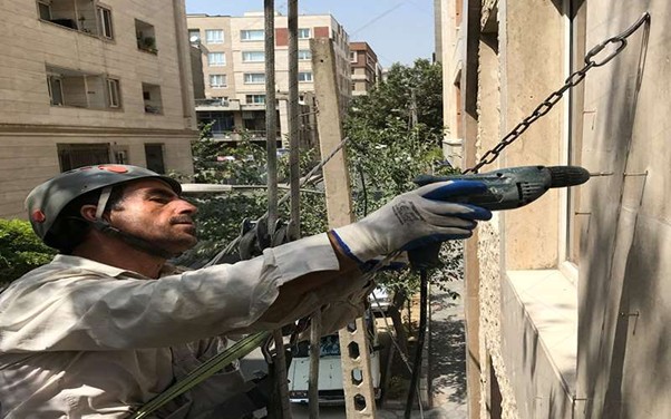 دلایل ضرورت پیچ و رولپلاک نمای ساختمان