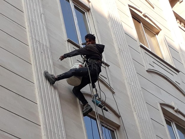 برای چه ساختمان هایی باید از پیچ و رولپلاک نما استفاده کرد؟